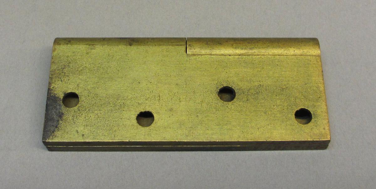 1995.0006.384 Hinge, closed view 1