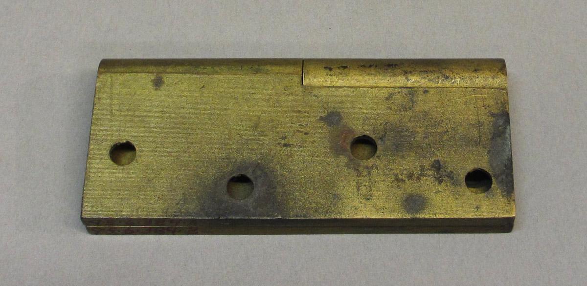 1995.0006.384 Hinge, closed view 2