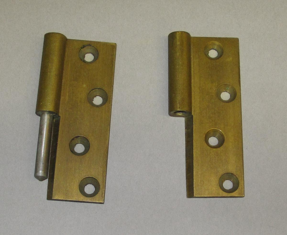 1995.0006.385 Hinge, apart view