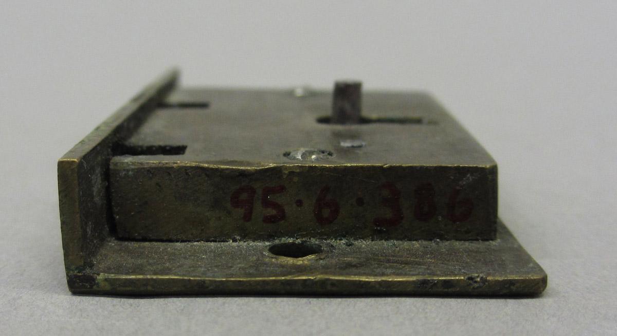 1995.0006.386 Lock, side 1 view