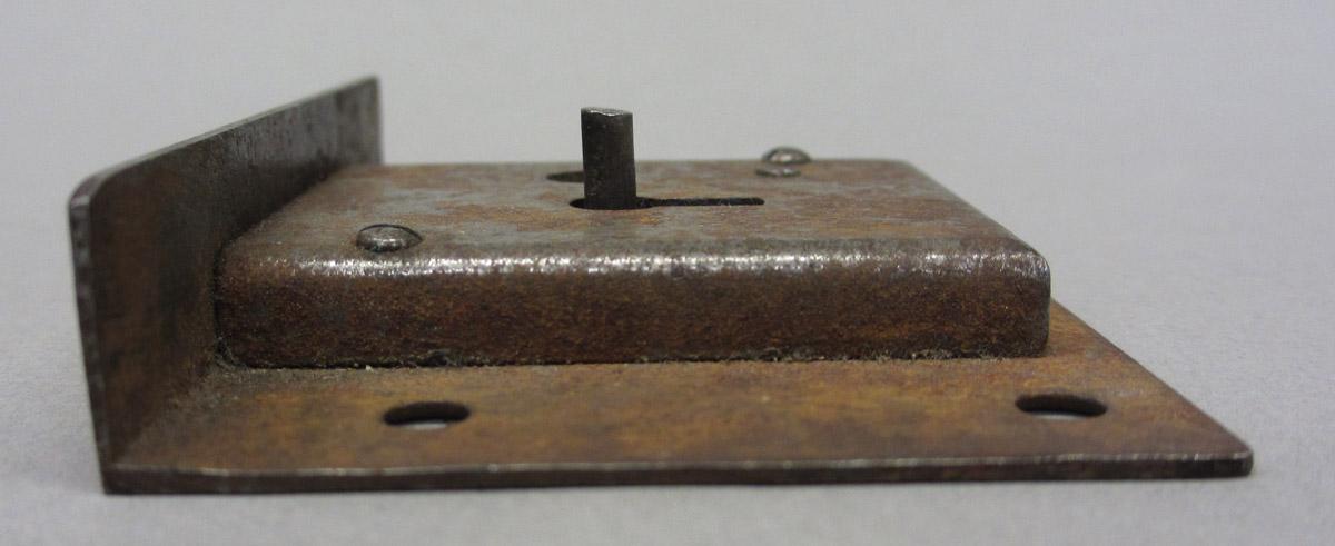 1995.0006.387 Lock, side 1 view