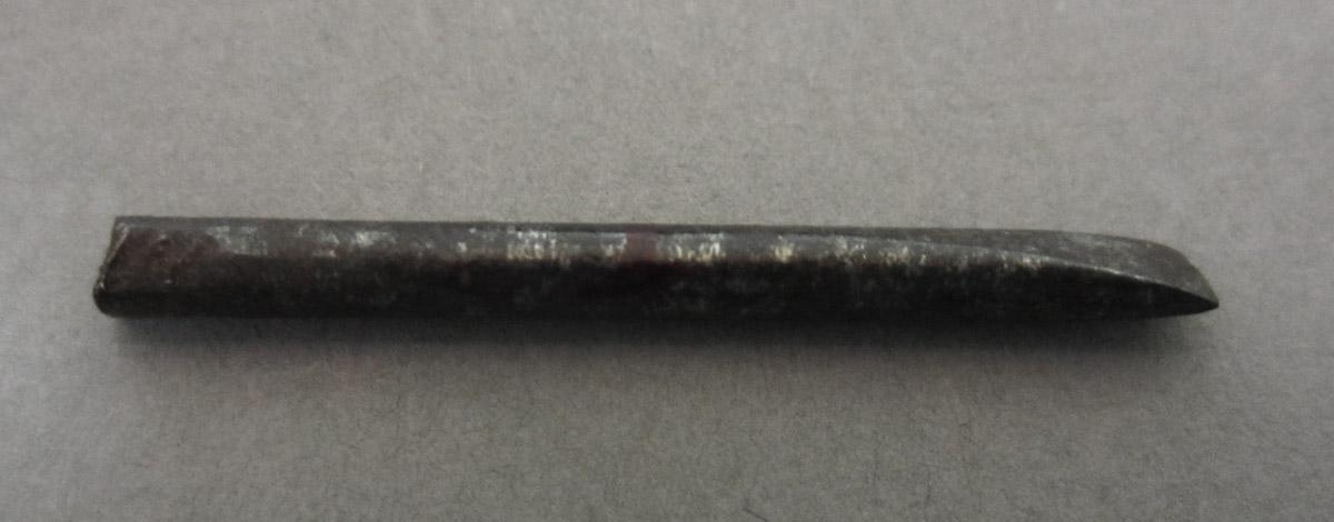1995.0006.388 J Awl pad, bit J