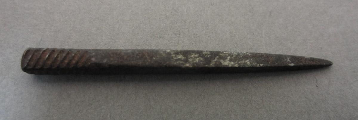 1995.0006.388 L Awl pad, bit L