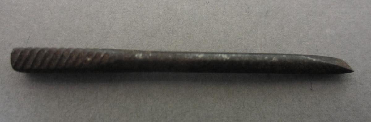1995.0006.388 M Awl pad, bit M