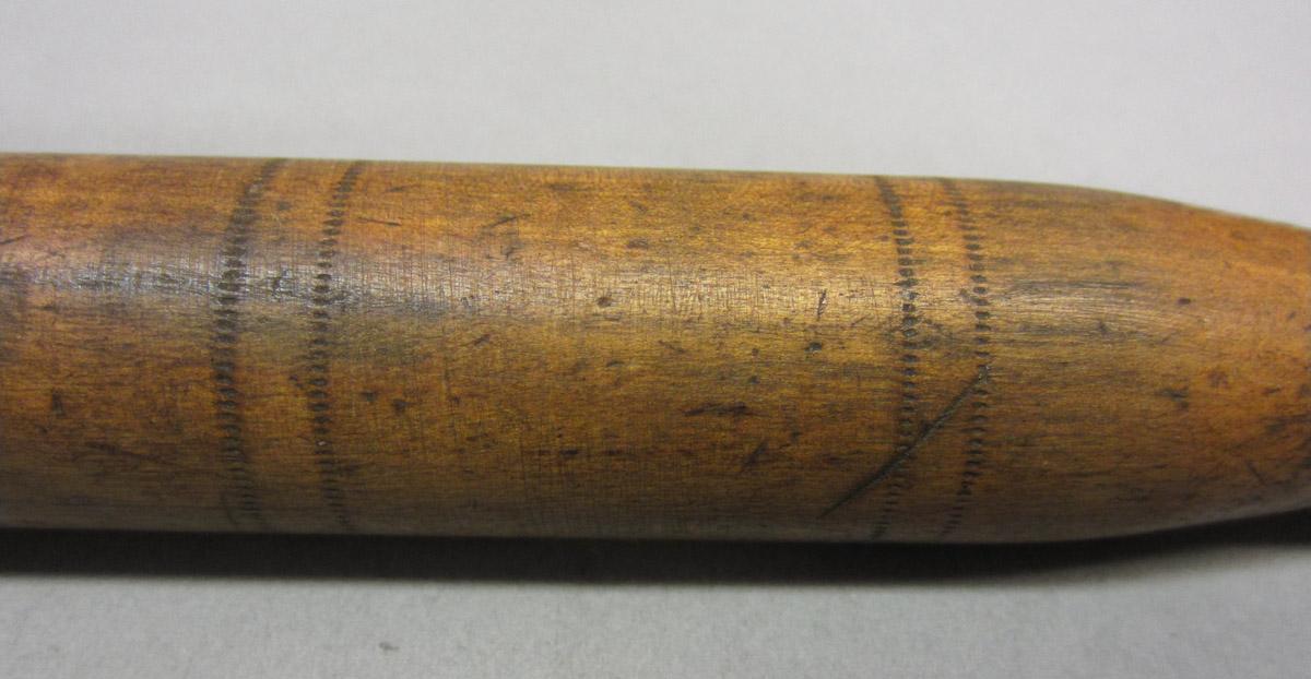 1995.0006.389 A Awl pad, handle detail