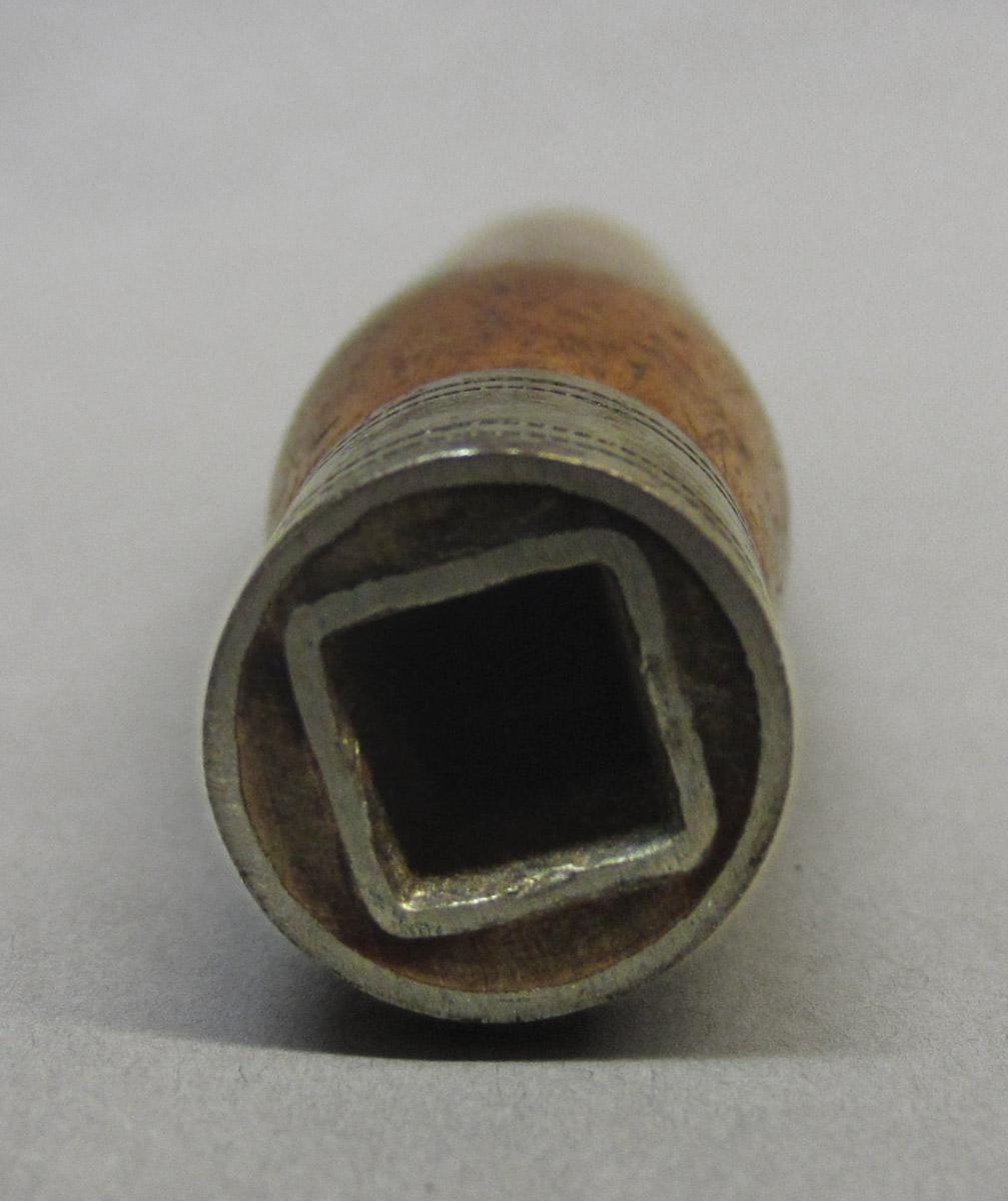 1995.0006.389 A Awl pad, handle top detail