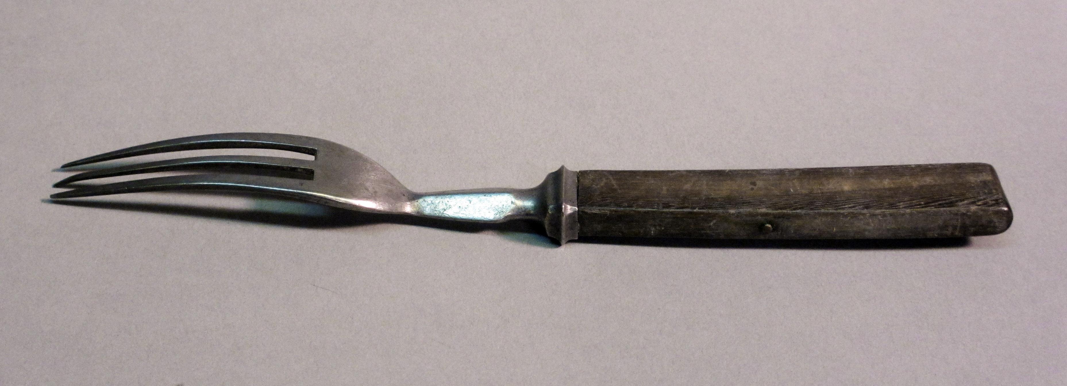 1995.0006.390 Fork, bottom