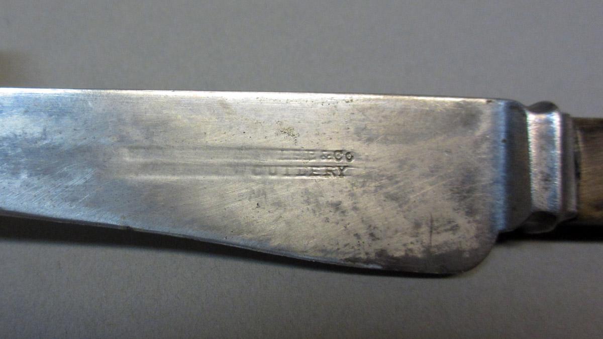 1995.0006.392 Knife, mark