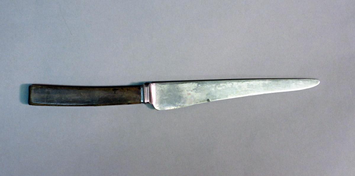 1995.0006.392 Knife, ight