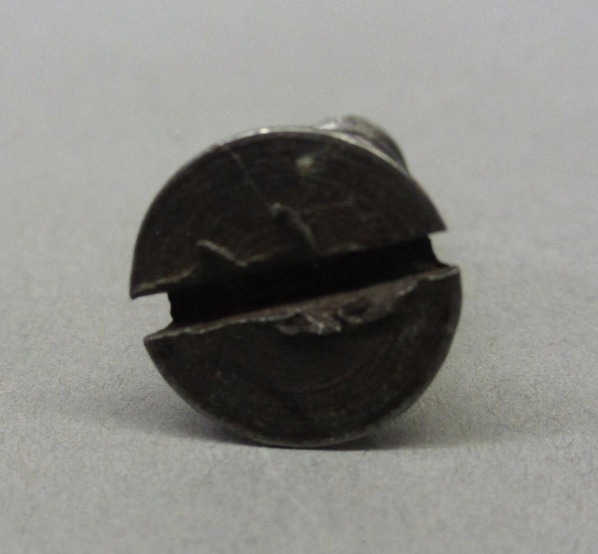 1995.0006.396 Screw, head detail