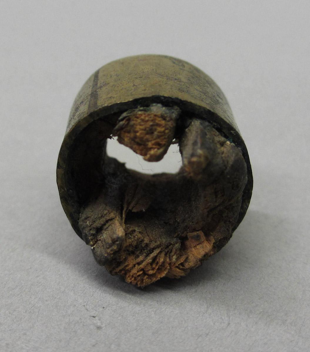 1995.0006.407 Ferrule handle fragment, bottom end detail