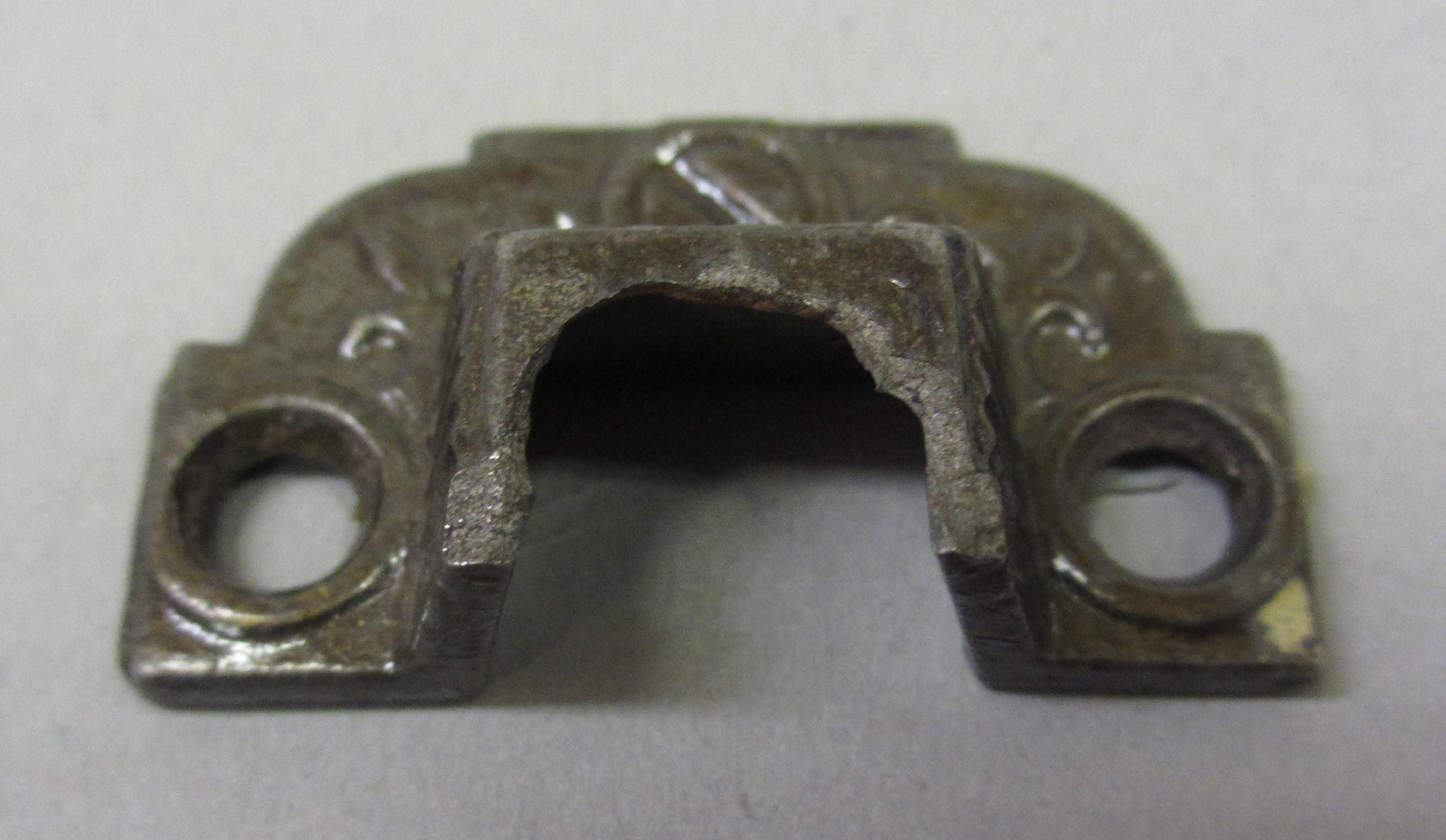 1995.0006.409 Latch plate, top detail