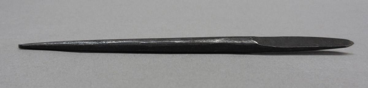 1995.0006.414 Awl blade, side 1