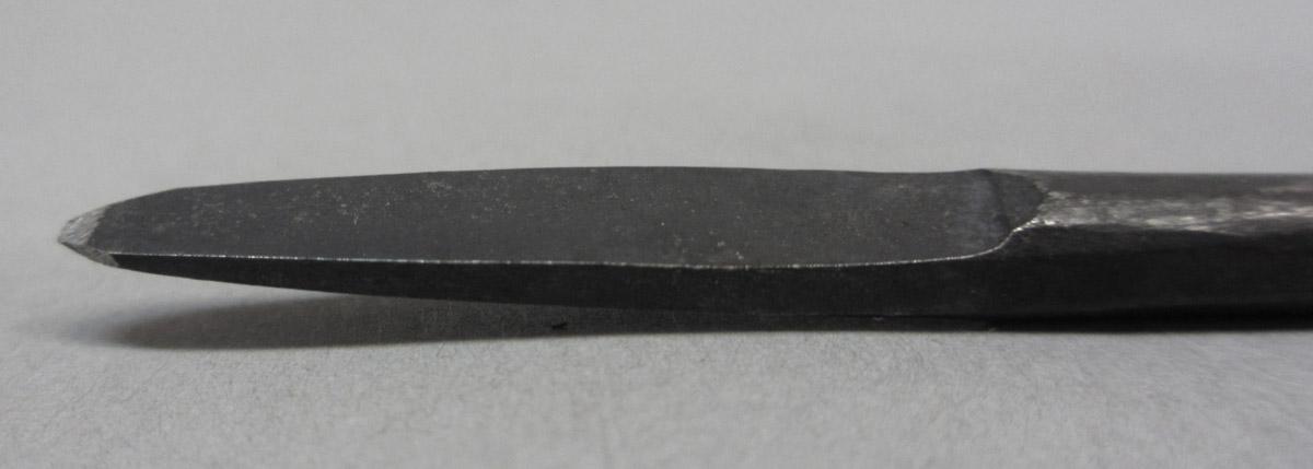1995.0006.414 Awl blade, tang detail