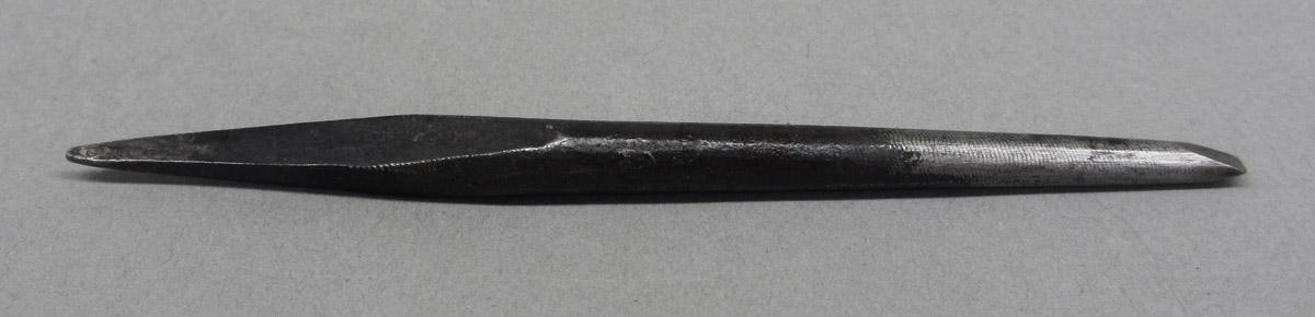1995.0006.415 Awl blade, side 2