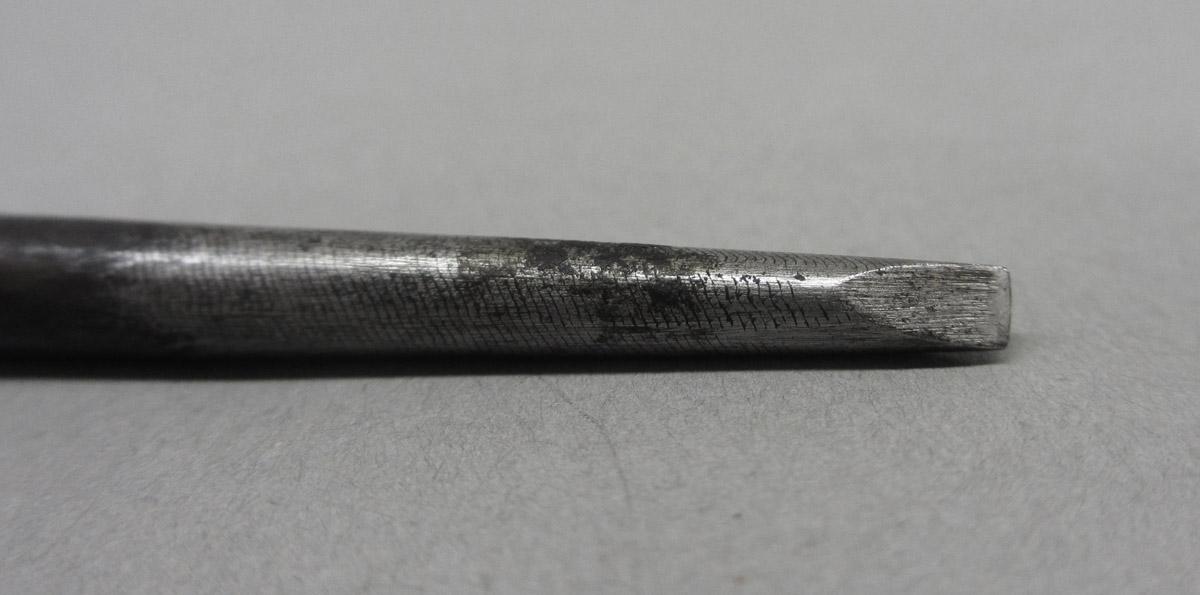 1995.0006.415 Awl blade, tip detail