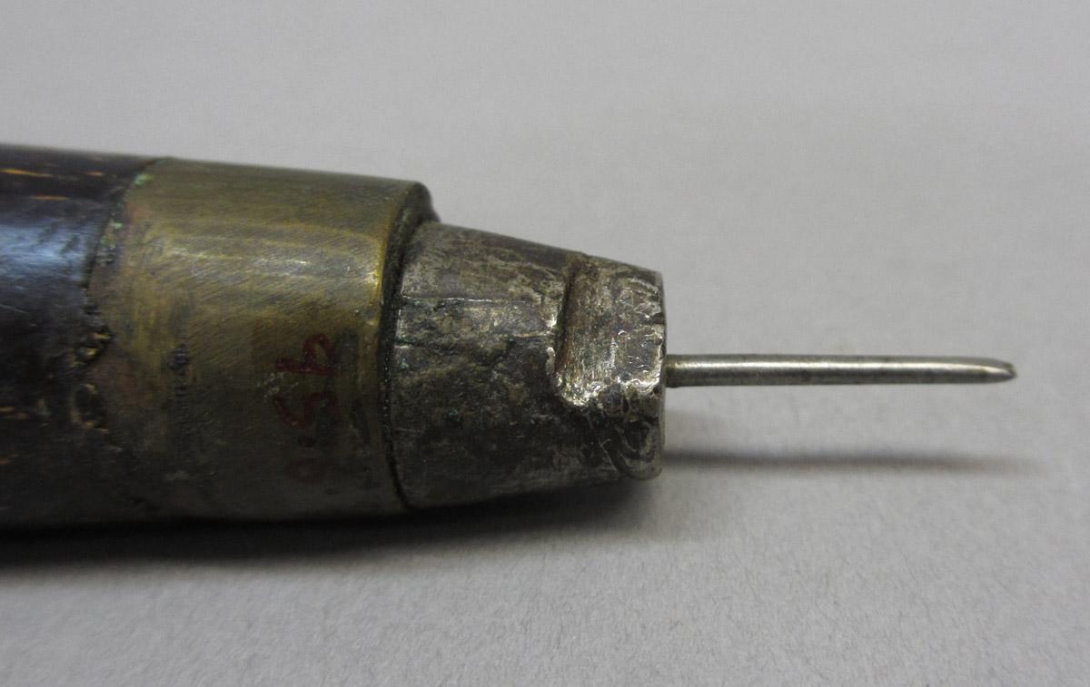 1995.0006.421 Awl pad, tip detail 1