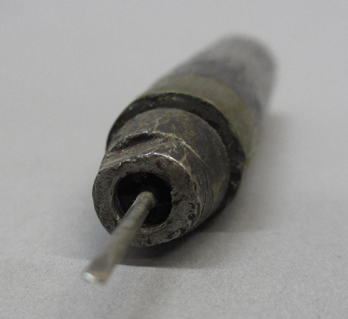 1995.0006.421 Awl pad, tip detail 2