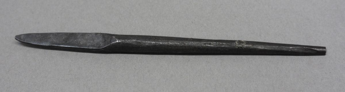 1995.0006.422 Awl blade, side 2