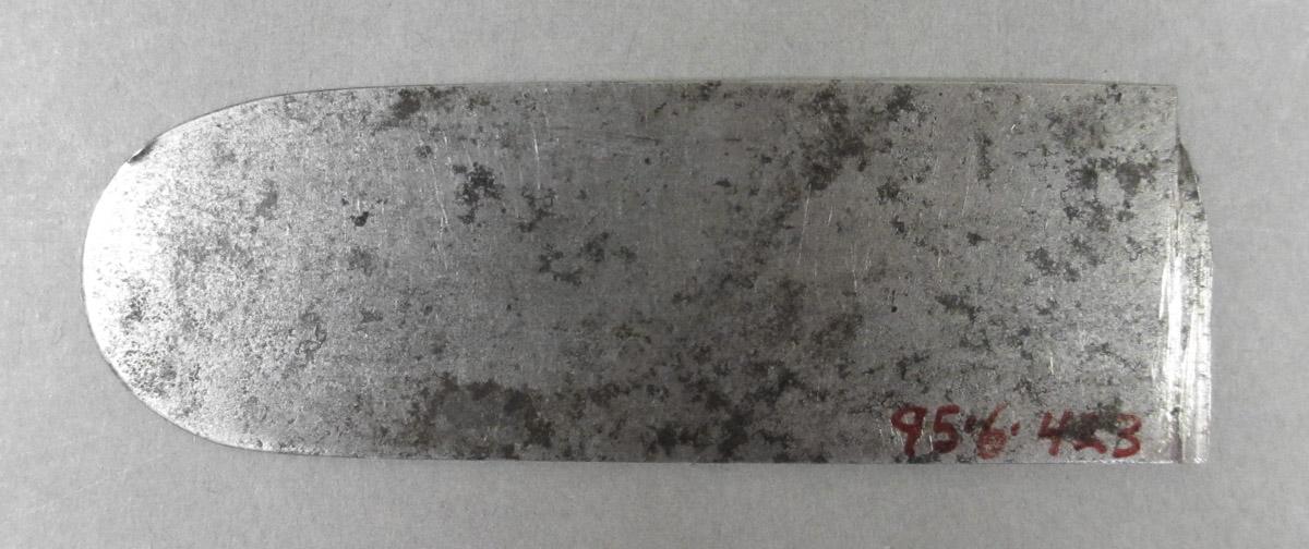 1995.0006.423 Knife blade fragment, top view
