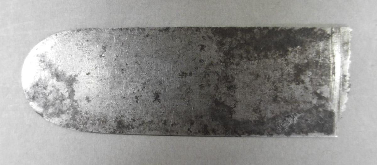 1995.0006.423 Knife blade fragment, bottom view