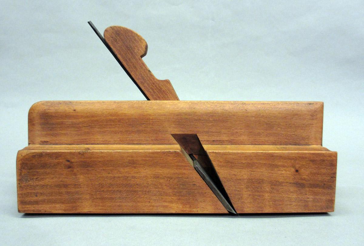 1995.0006.428 A-C Round plane, View 1