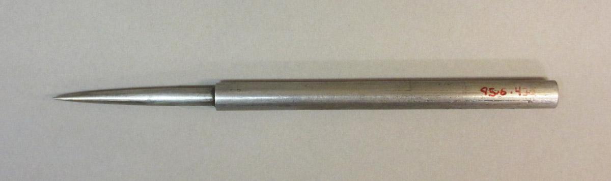 1995.0006.430 Compass leg, View 1