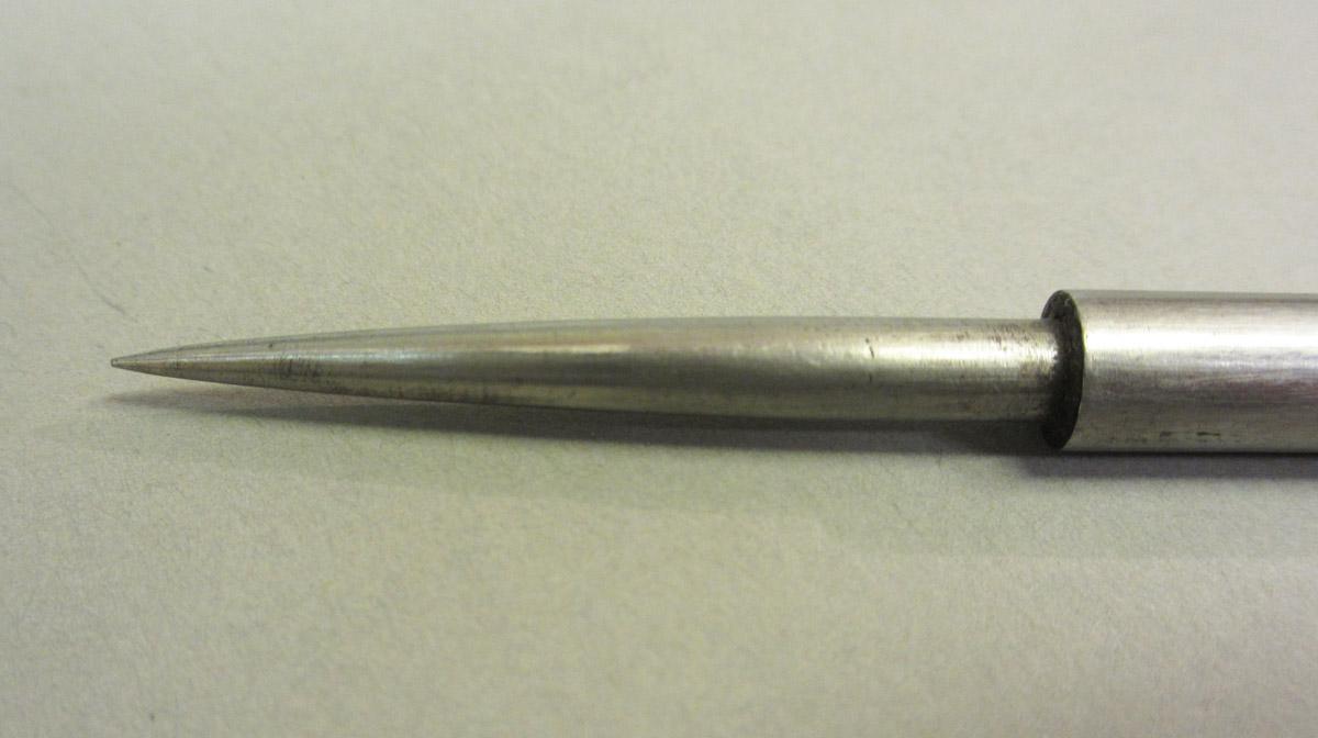 1995.0006.430 Compass leg, Tip