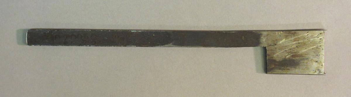 1995.0006.433 Nicker Iron, Proper right