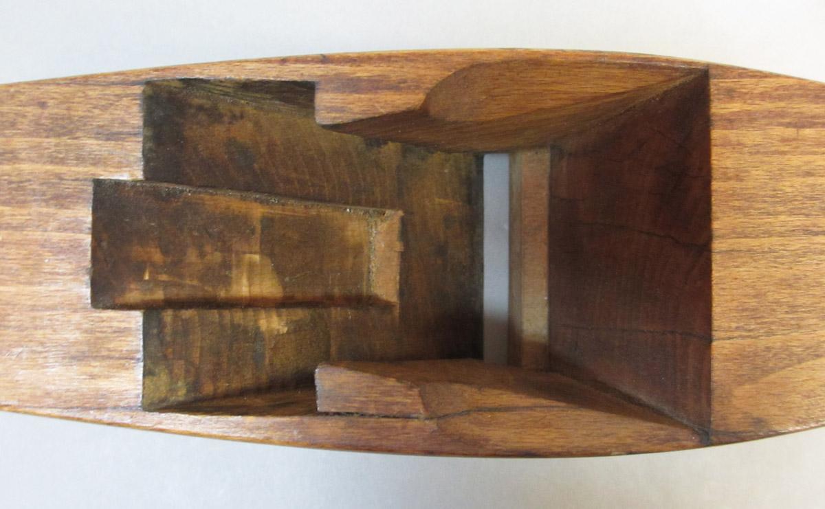 1995.0006.434 Smooth plane, throat detail