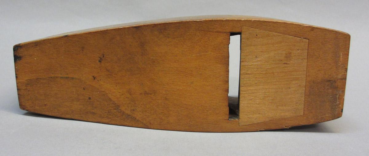 1995.0006.435 Smooth plane, bottom view