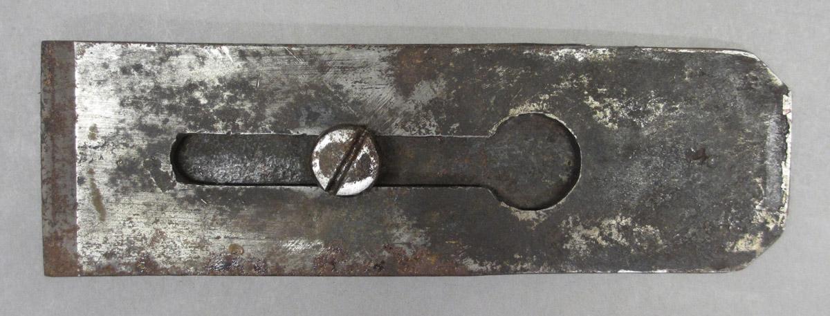 1995.0006.423 Bench plane iron, top view