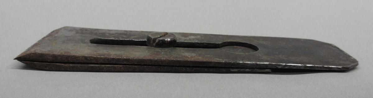1995.0006.423 Bench plane iron, side view