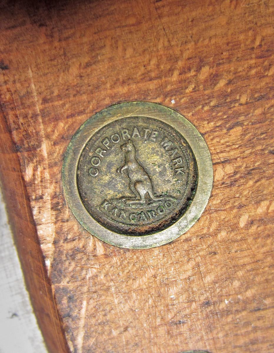 1995.0006.443, Hand saw, medallion