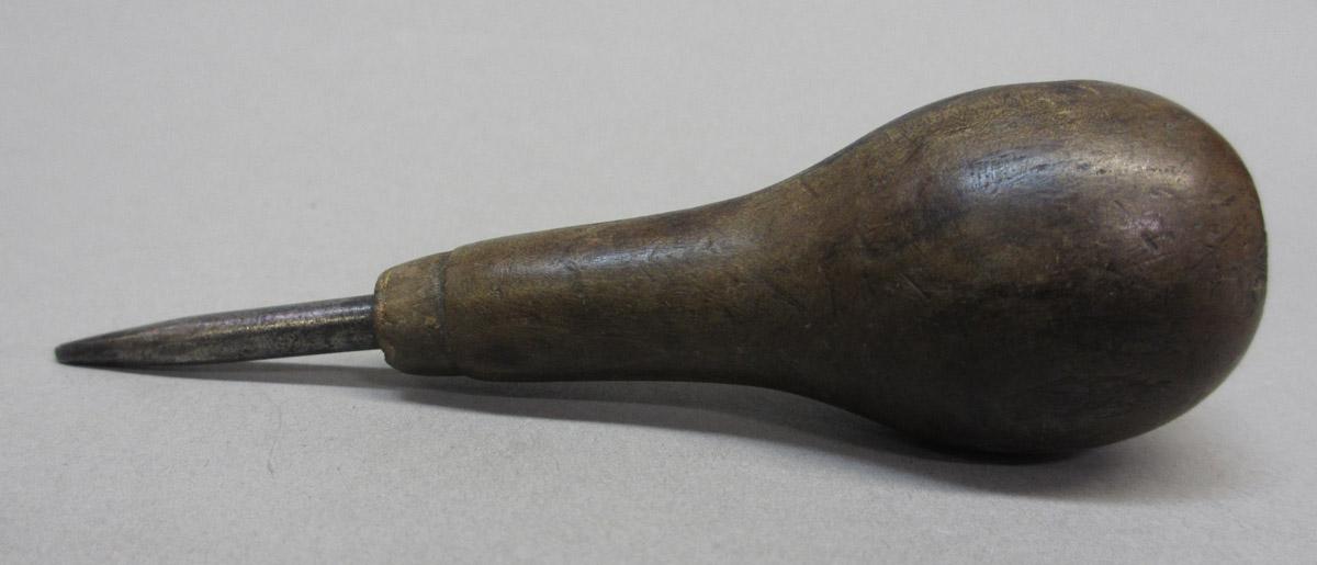 1995.0006.454 Awl, side 1