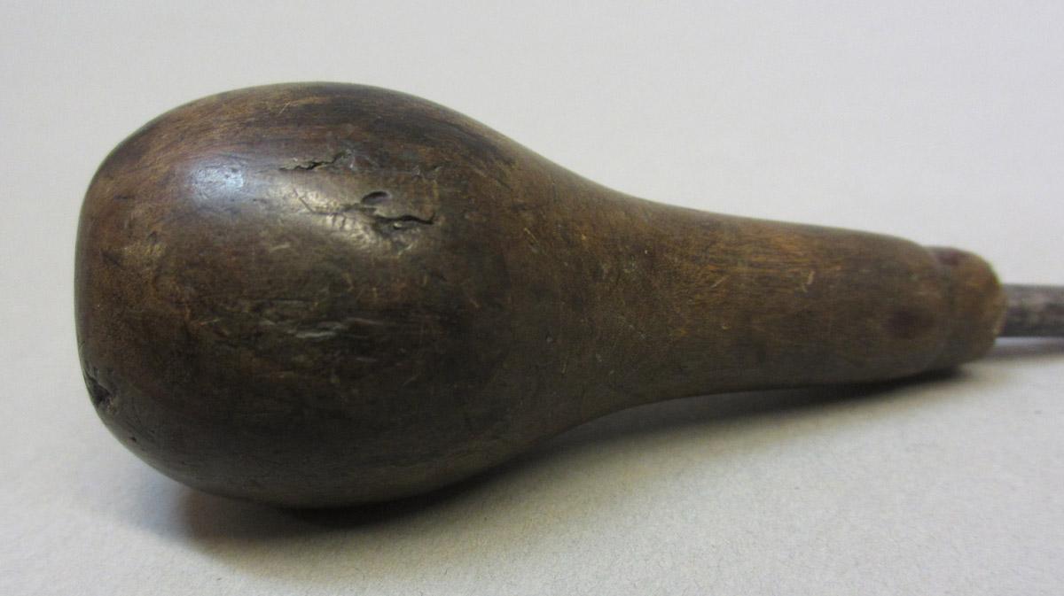 1995.0006.454 Awl, handle detail