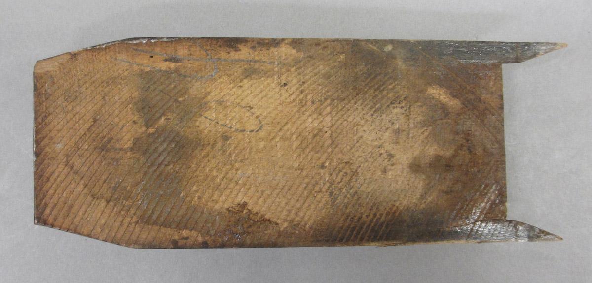 1995.0006.511 Smooth plane, wedge bottom view