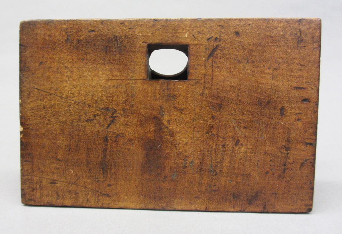 1995.0006.519 Router plane, sole view