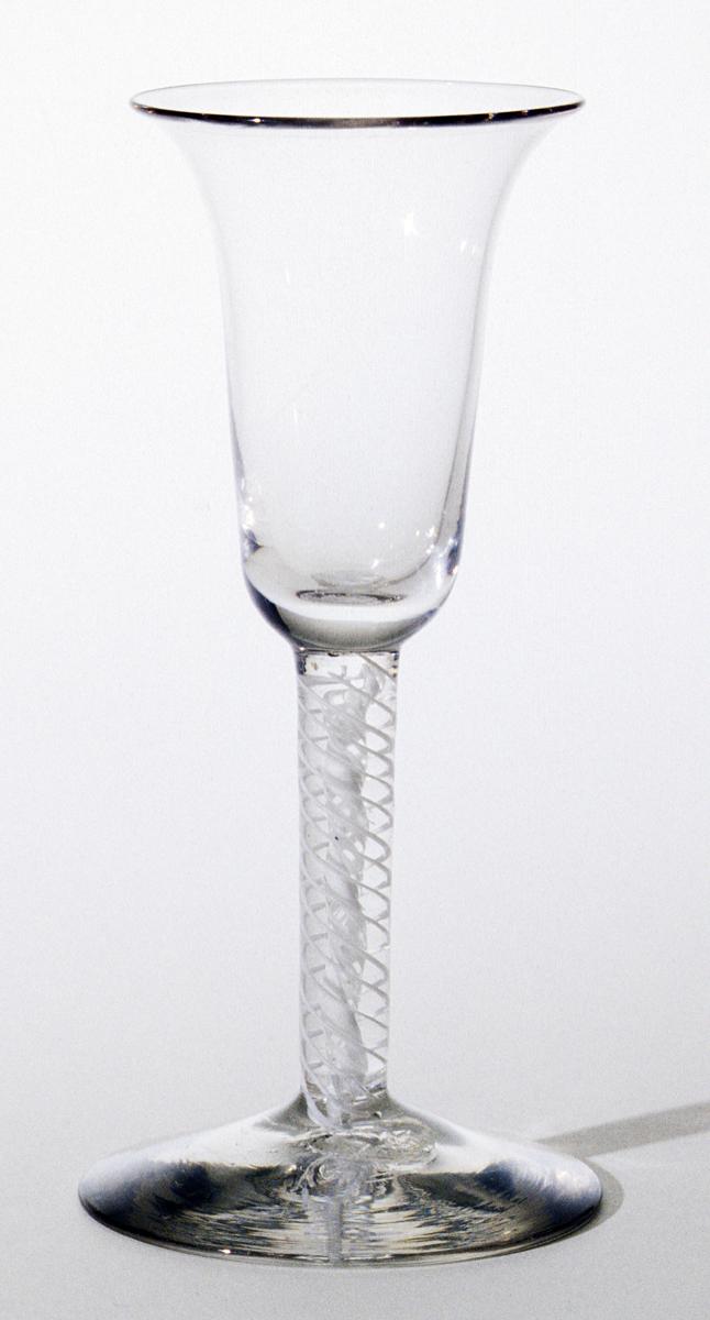 1995.0007 Colorless glass wine glass
