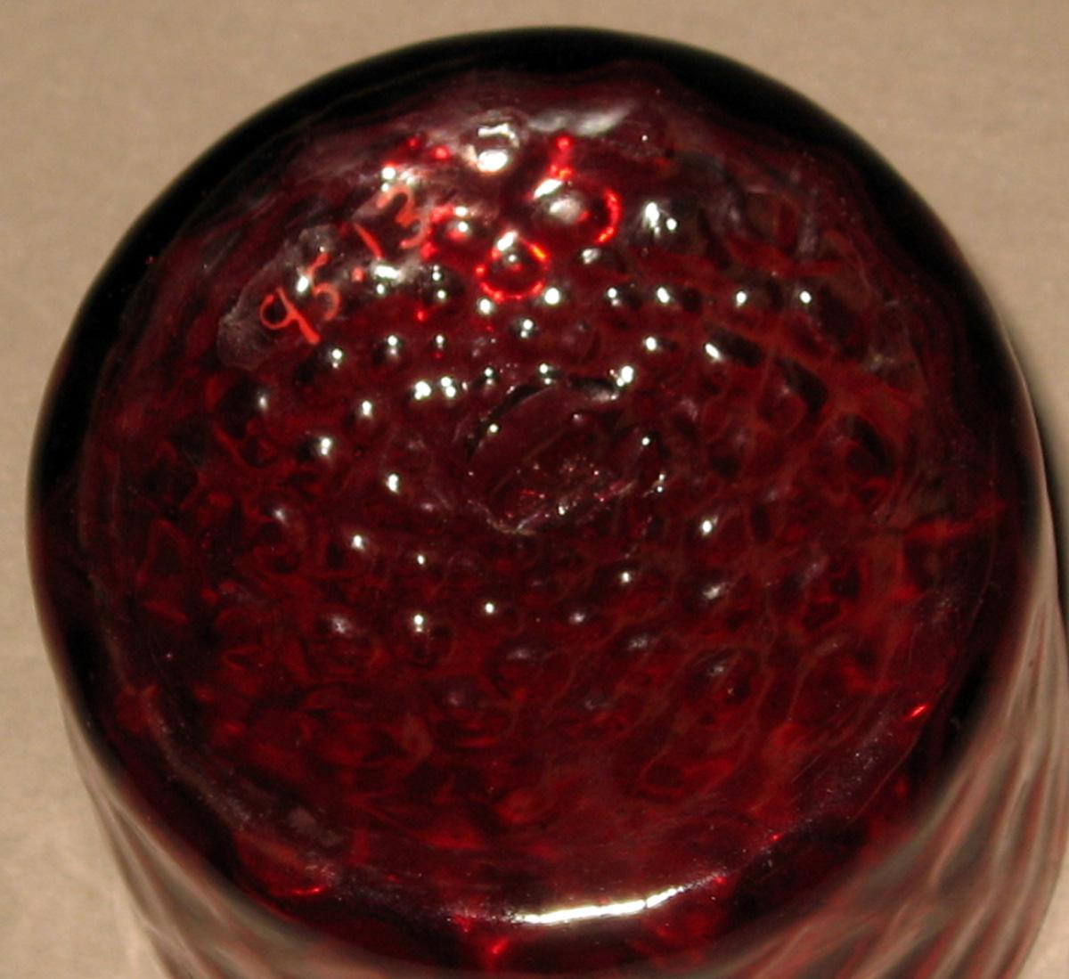 1995.0013 Ruby glass jar (underside)