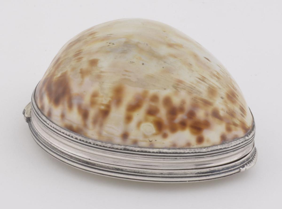 1996.0002 Snuff Box