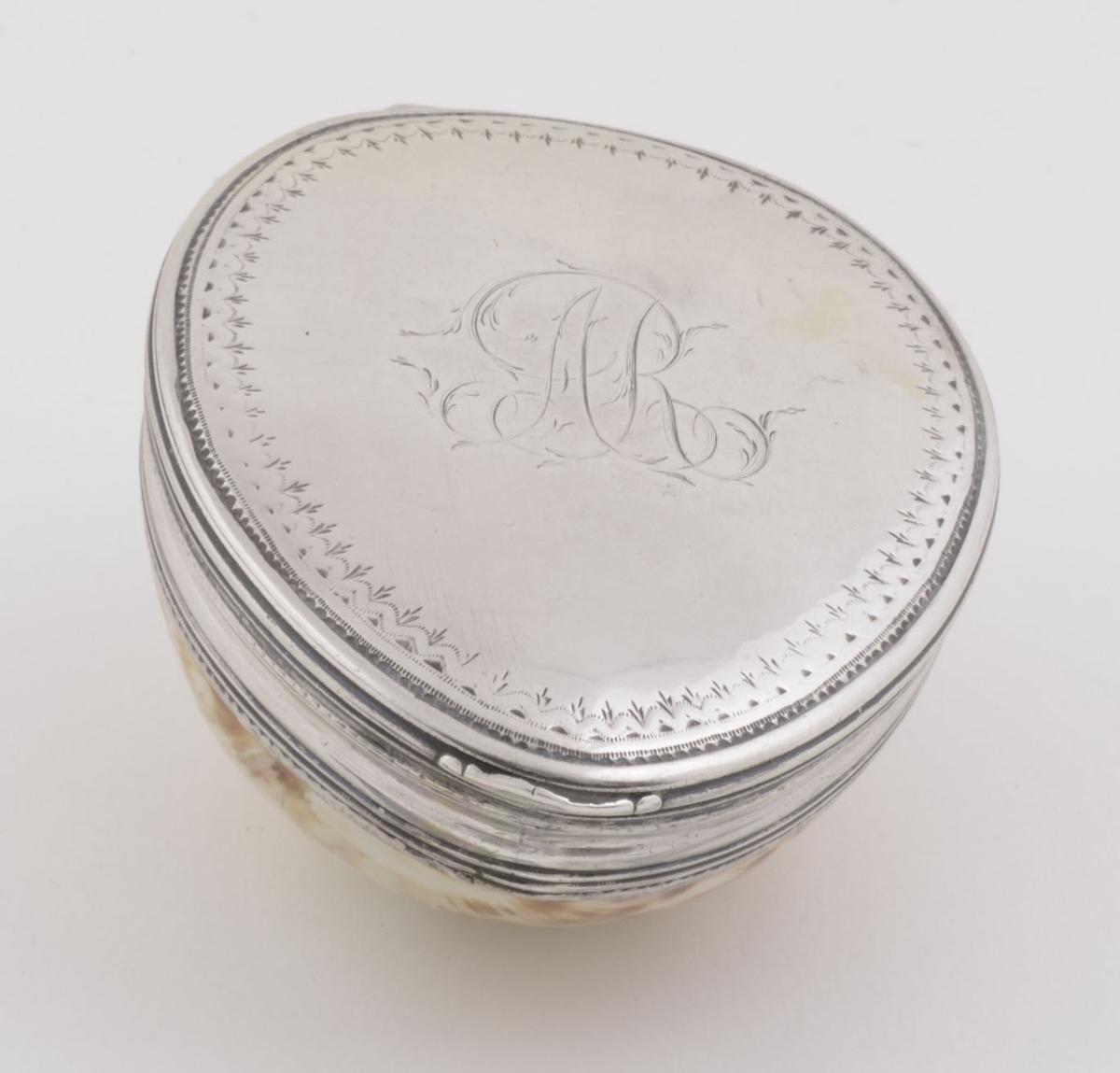 1996.0002 Snuff Box, View 2