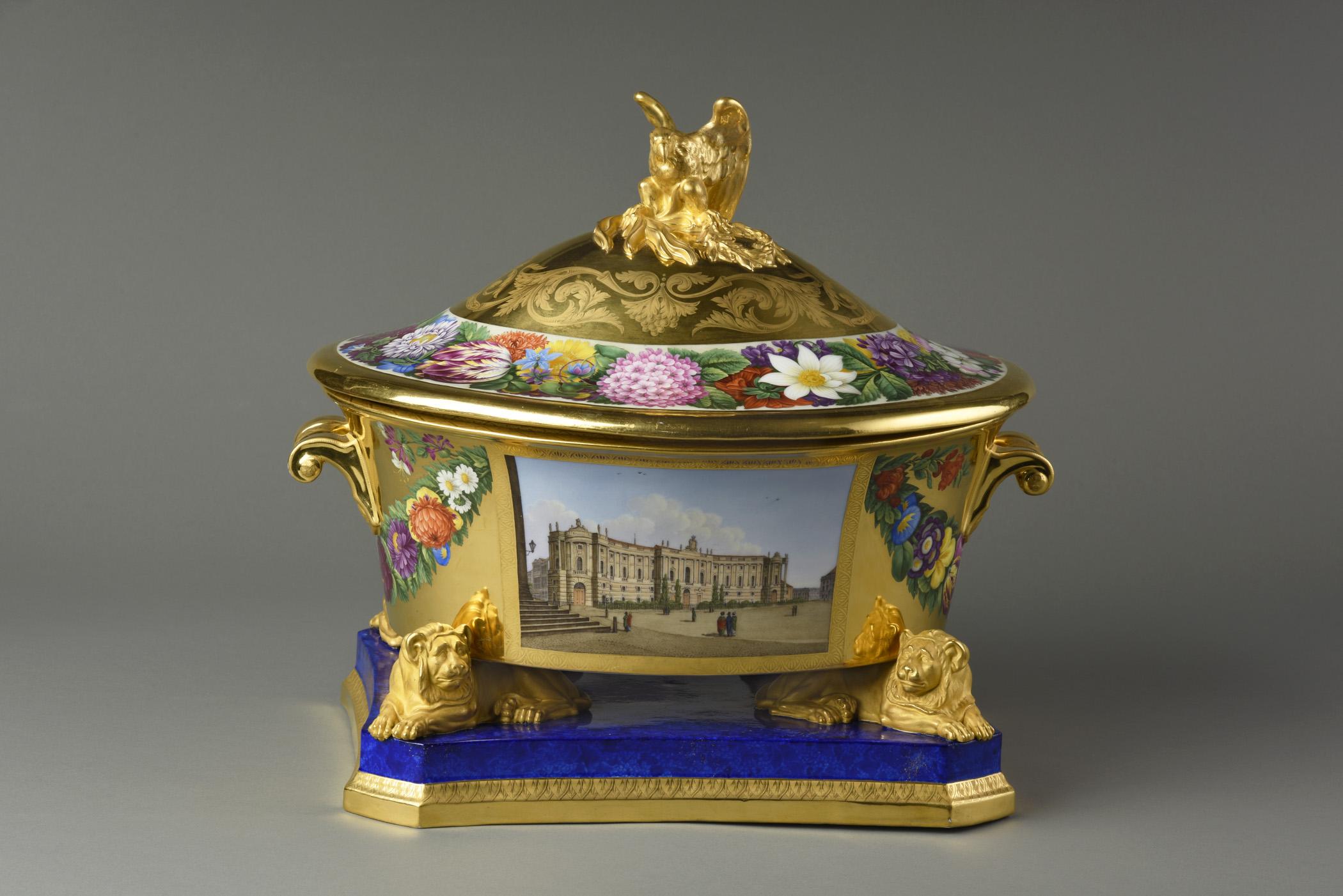 1996.0004.008 A Tureen, B Lid, C Tureen stand, view 2