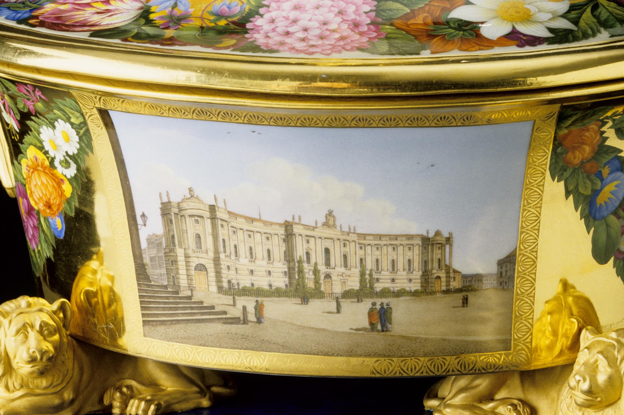 1996.0004.008 A-C Tureen (detail 2)
