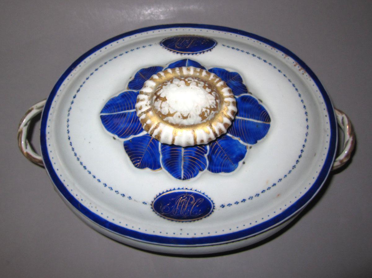 1996.0004.018.001 A,B Porcelain tureen top