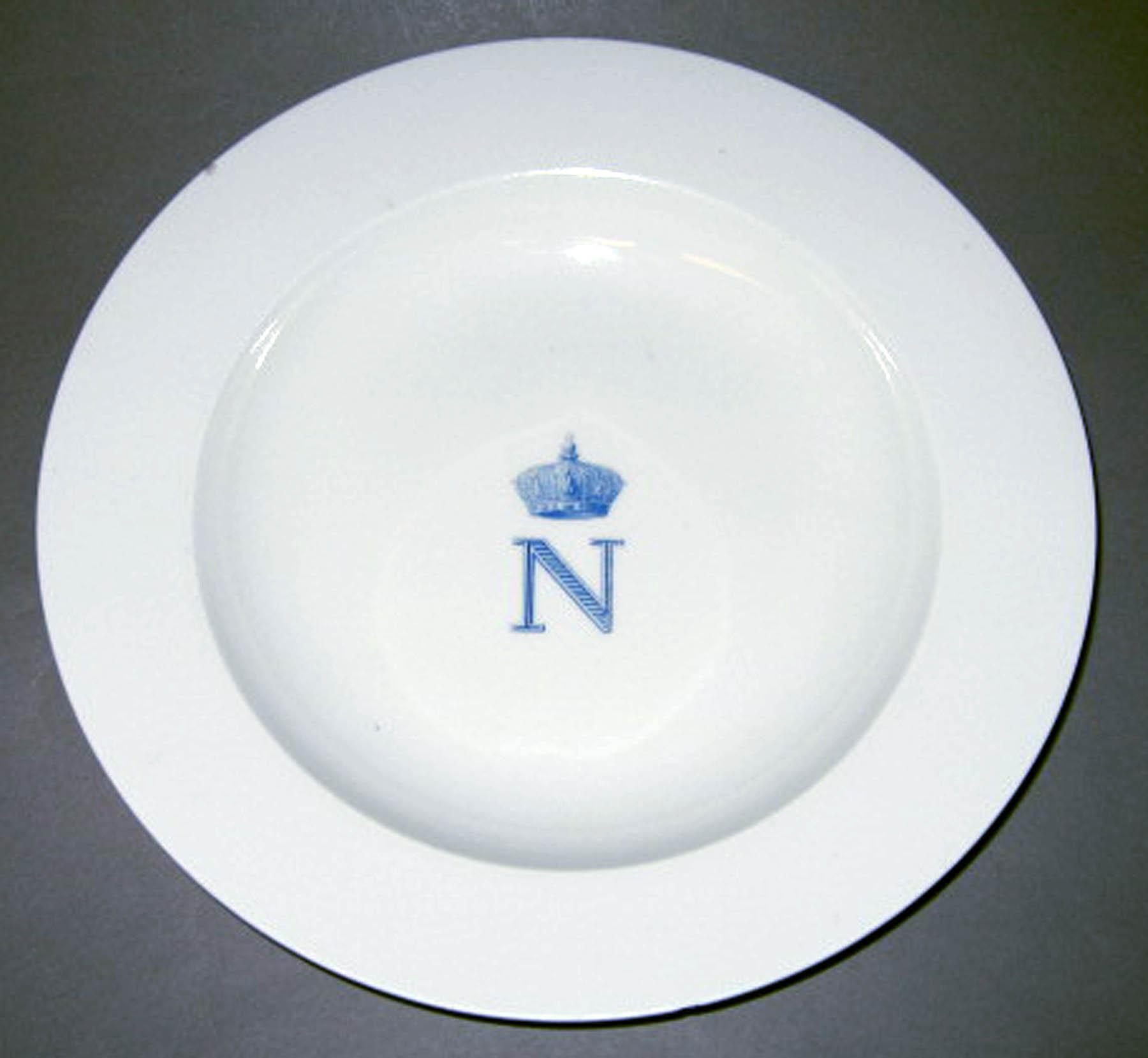 1996.0004.024.001 Sèvres porcelain soup plate