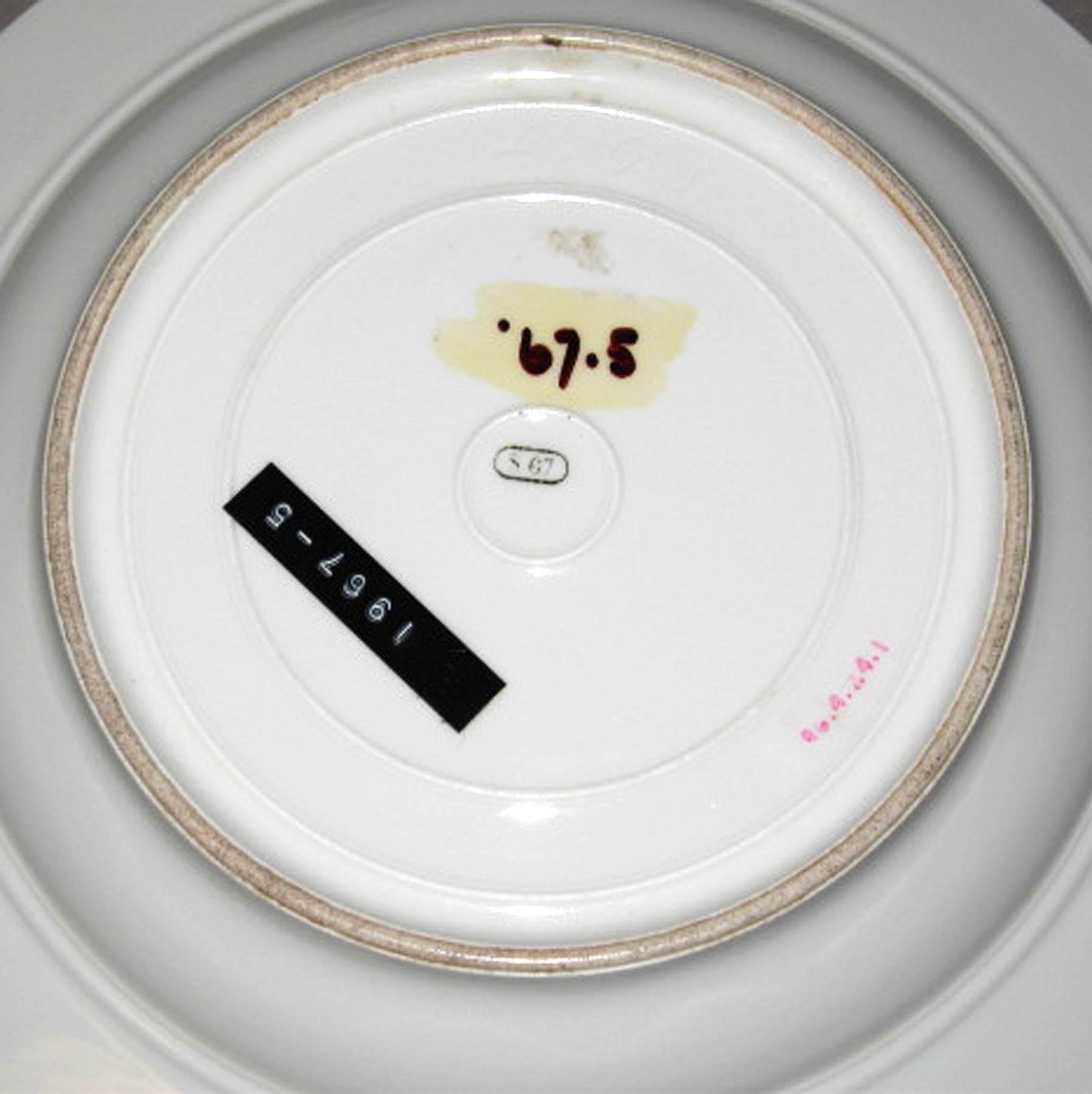 1996.0004.024.001 Sèvres porcelain soup plate (underside)