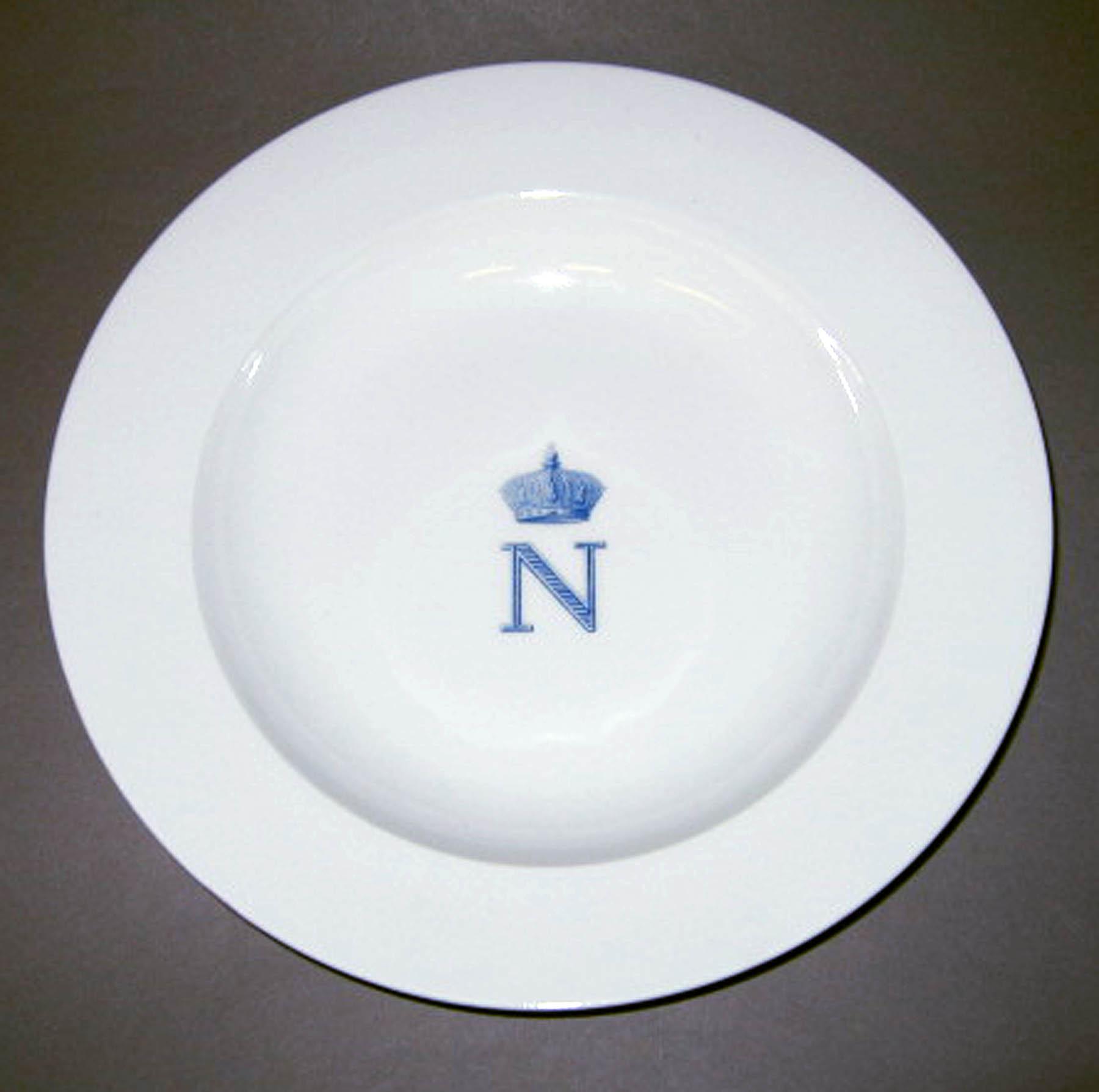 1996.0004.024.002 Sèvres porcelain soup plate