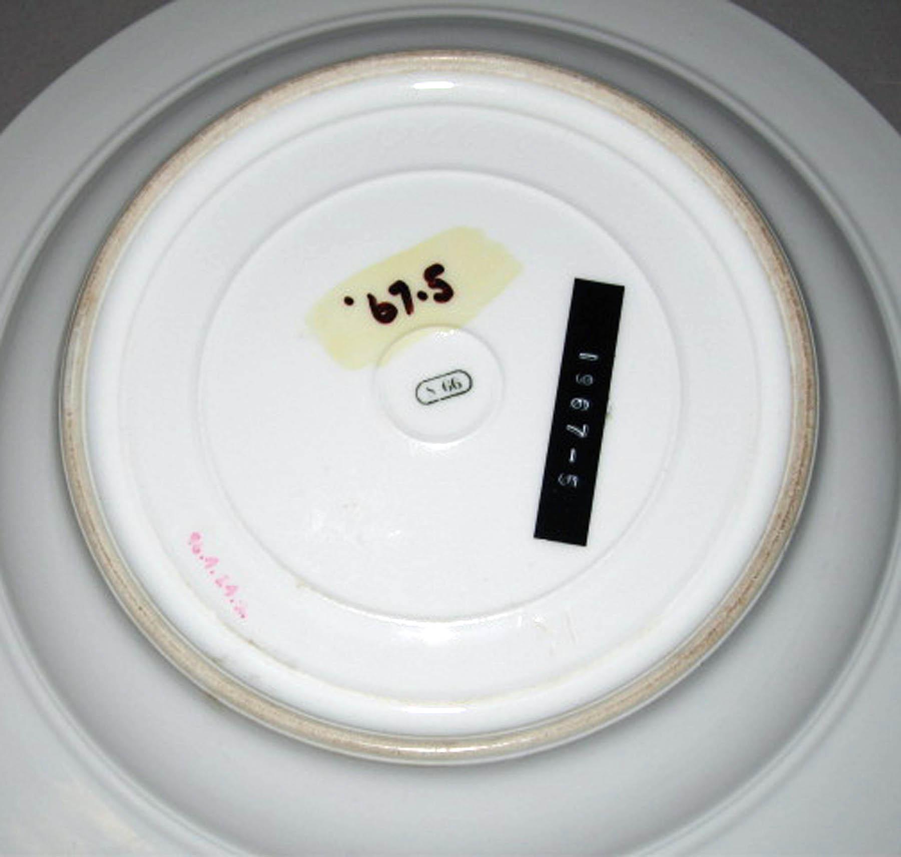 1996.0004.024.002 Sèvres porcelain soup plate (underside)