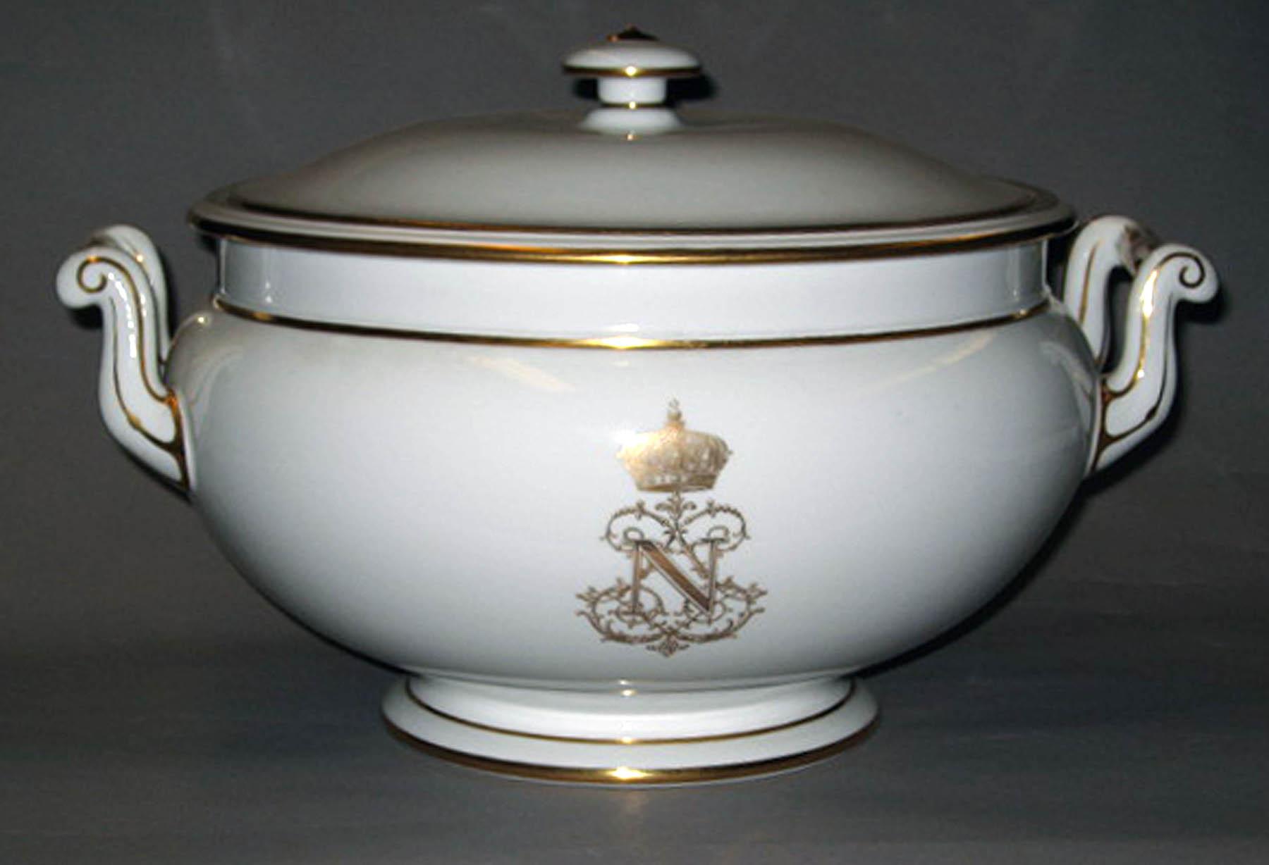 1996.0004.025 A, B Sèvres porcelain tureen